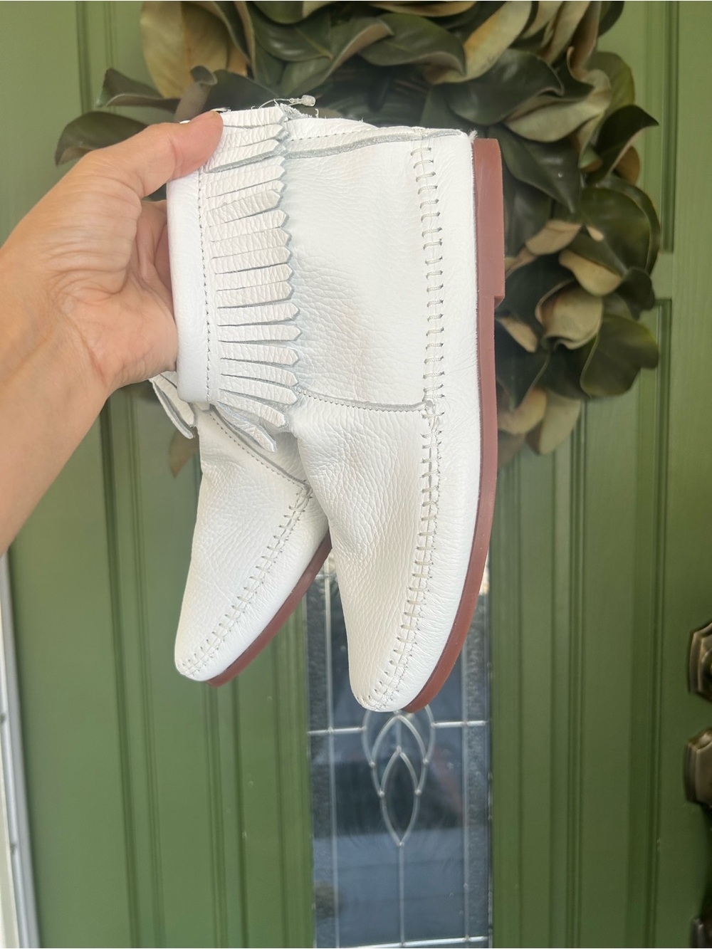 Minnetonka White Fringe Desert Dream Moccasins